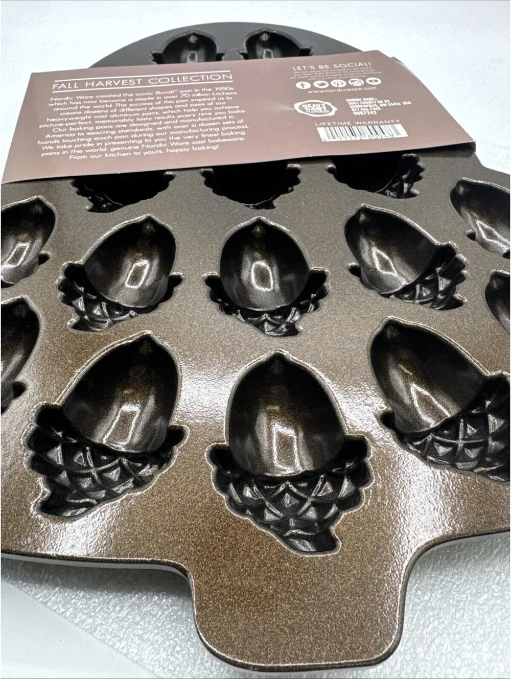 Nordic Ware 18 Acorns Cakelet Baking Pan Tray Mold Cast Aluminum Non-Stick NEW